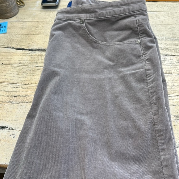 TALBOTS STRETCH CORDUROY STRAIGHT LEG PANTS Size 16 - Picture 7 of 8